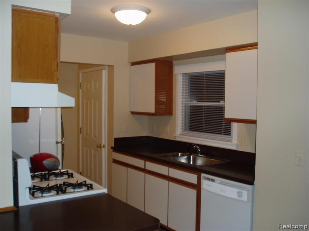 2191 North Milford Road Highland, MI 48357 - Photo 31 of 35
