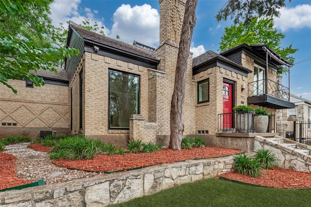 702 North Hampton Road Dallas, TX 75208 - Photo 3 of 35