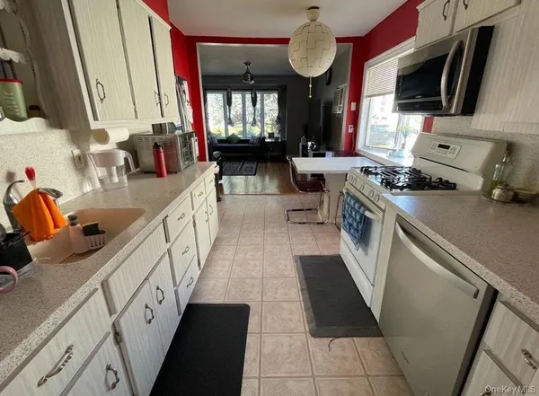 $5,000 | 54 Camden Place, New Hyde Park, NY 11040