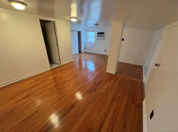 $4,900 | 54 Camden Place, New Hyde Park, NY 11040