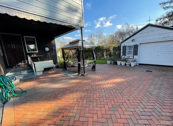 $5,000 | 54 Camden Place, New Hyde Park, NY 11040