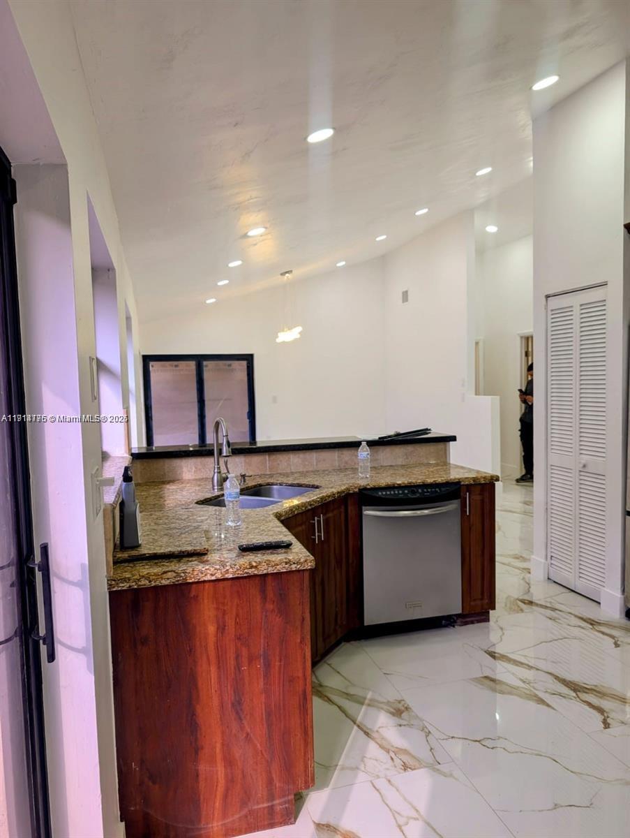 700 Southwest 113th Avenue Pembroke Pines, FL 33025 - Photo 12 of 27