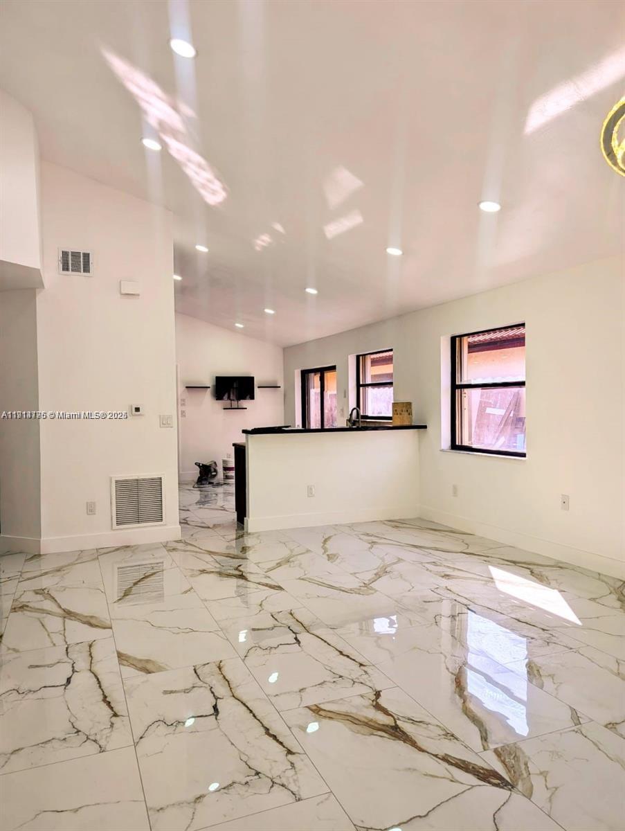 700 Southwest 113th Avenue Pembroke Pines, FL 33025 - Photo 13 of 27