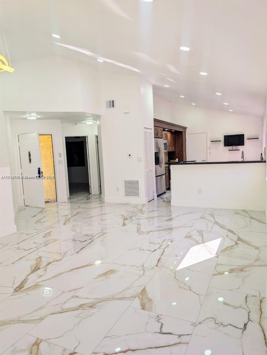 700 Southwest 113th Avenue Pembroke Pines, FL 33025 - Photo 14 of 27