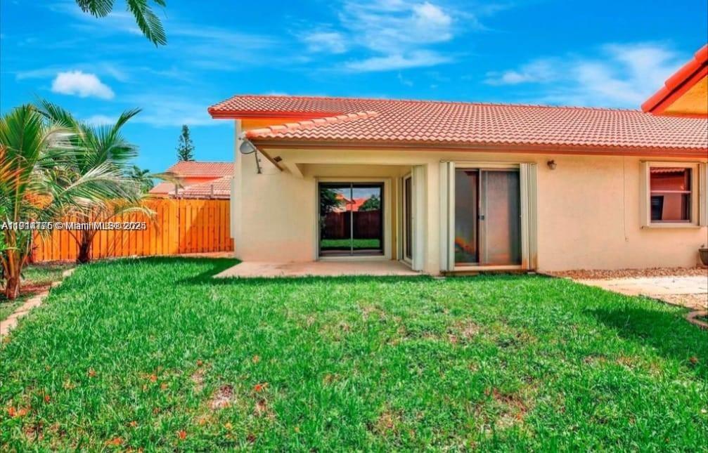 700 Southwest 113th Avenue Pembroke Pines, FL 33025 - Photo 3 of 27