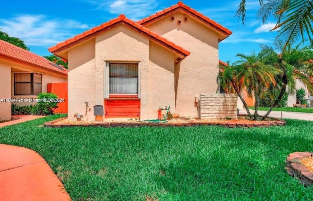 700 Southwest 113th Avenue Pembroke Pines, FL 33025 - Photo 4 of 27