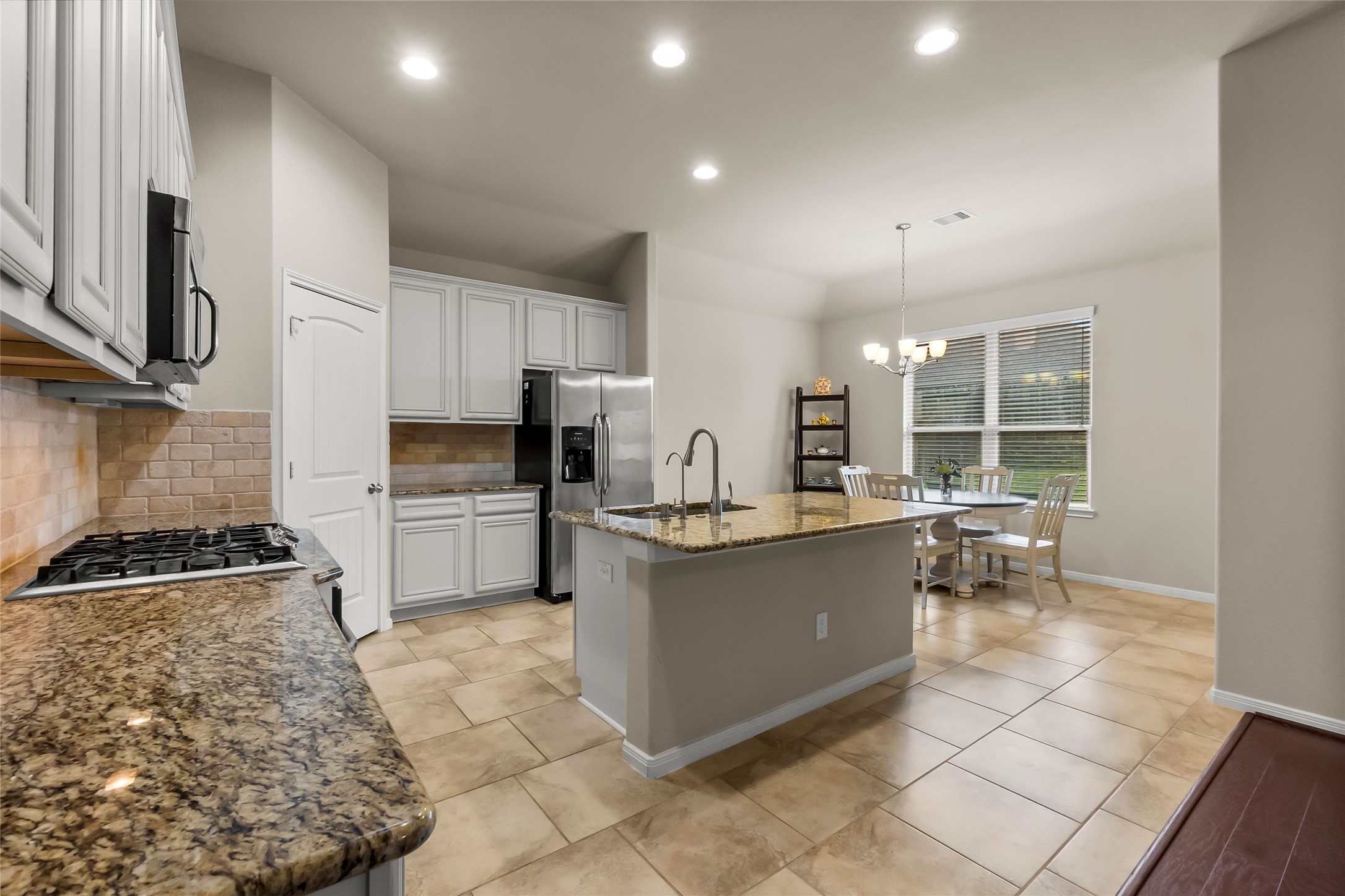 1506 Judson Oak Drive Conroe, TX 77384 - Photo 4 of 13