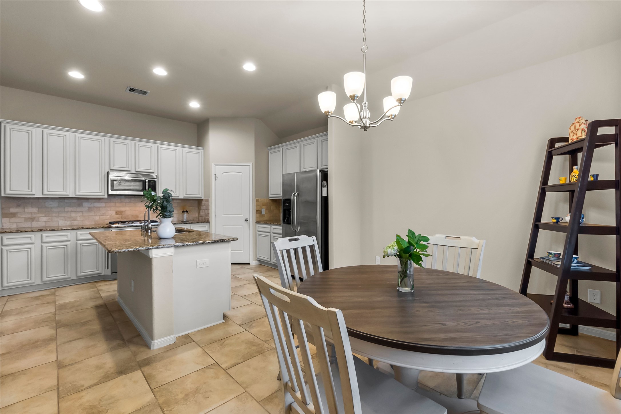 1506 Judson Oak Drive Conroe, TX 77384 - Photo 5 of 13