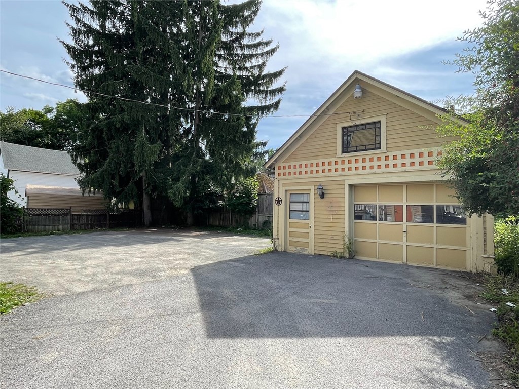 65 Ford Avenue Oneonta, NY 13820 - Photo 3 of 25