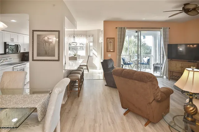 $319,900 | 8076 Queen Palm Lane, Unit 436, Fort Myers, FL 33966