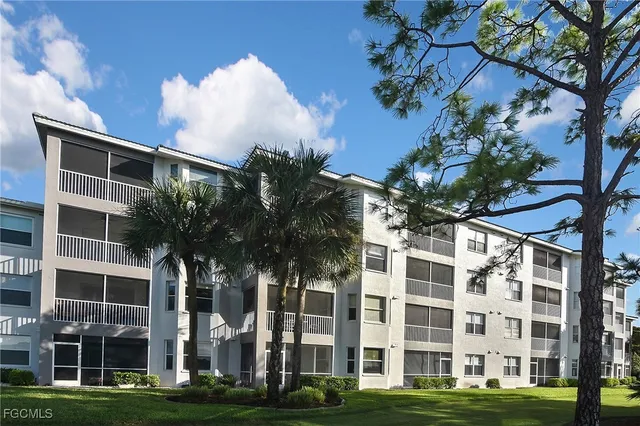 $319,900 | 8076 Queen Palm Lane, Unit 436, Fort Myers, FL 33966