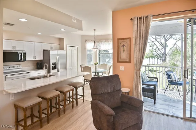 $319,900 | 8076 Queen Palm Lane, Unit 436, Fort Myers, FL 33966