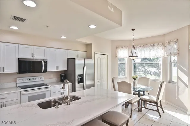 $319,900 | 8076 Queen Palm Lane, Unit 436, Fort Myers, FL 33966