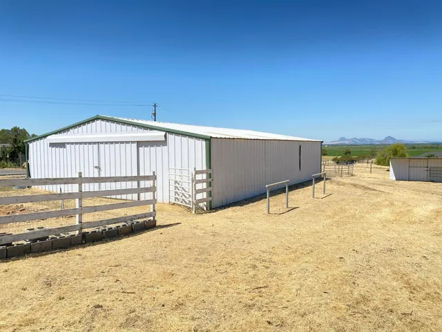 a view of an ocean with a backyard