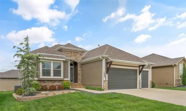 $539,000 | 1696 Northeast Parkwood Drive, Lee's Summit, MO 64064