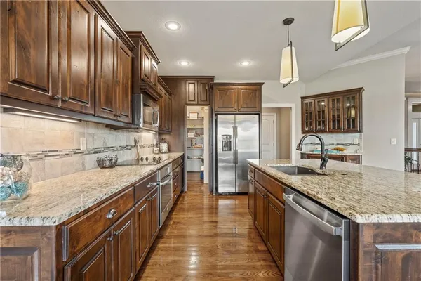 $539,000 | 1696 Northeast Parkwood Drive, Lee's Summit, MO 64064