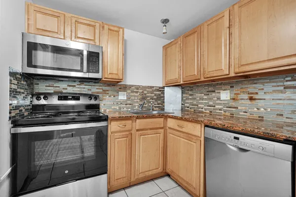 $1,800 | 9 Northeast 19th Court, Unit 111C, Wilton Manors, FL 33305