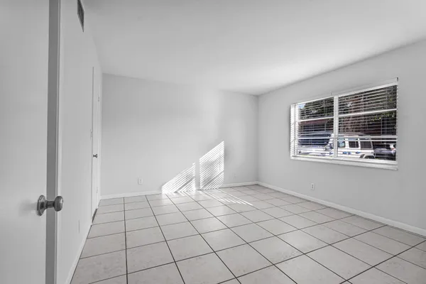 $1,800 | 9 Northeast 19th Court, Unit 111C, Wilton Manors, FL 33305