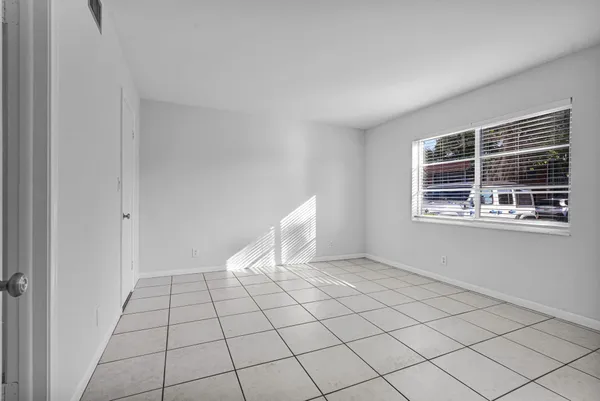 $1,800 | 9 Northeast 19th Court, Unit 111C, Wilton Manors, FL 33305