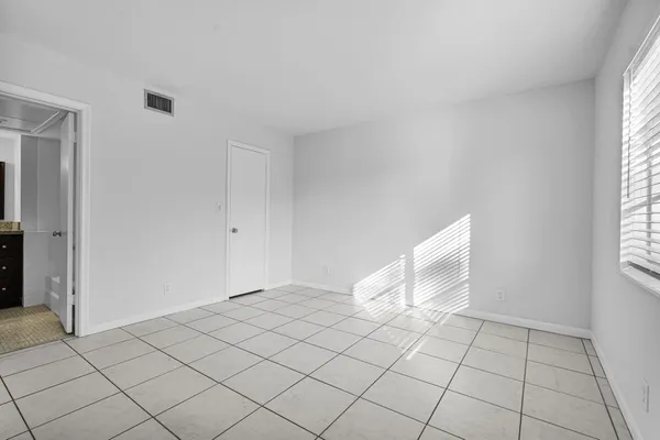 $1,800 | 9 Northeast 19th Court, Unit 111C, Wilton Manors, FL 33305