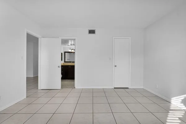 $1,800 | 9 Northeast 19th Court, Unit 111C, Wilton Manors, FL 33305