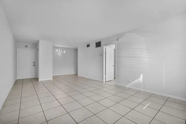 $1,800 | 9 Northeast 19th Court, Unit 111C, Wilton Manors, FL 33305