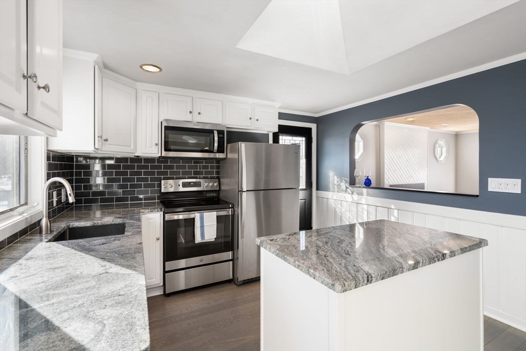 87 Hilldale Road Ashland, MA 01721 - Photo 2 of 19