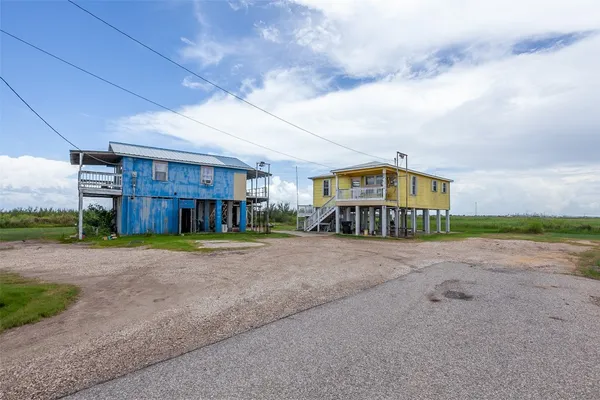 $175,000 | 7437 South 7th Avenue, Sabine Pass, TX 77655