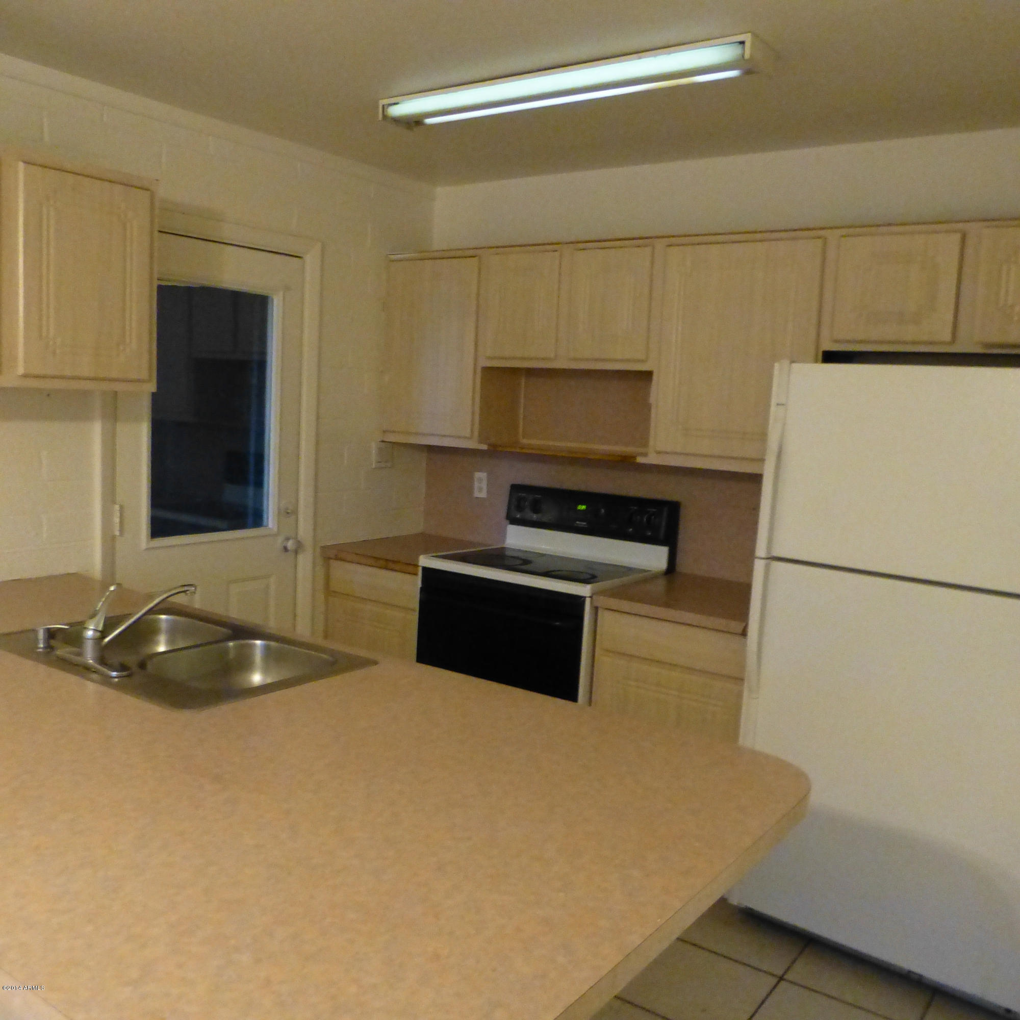 1642 West Darrel Road Phoenix, AZ 85041 - Photo 11 of 20 1642 W Darrel 08
