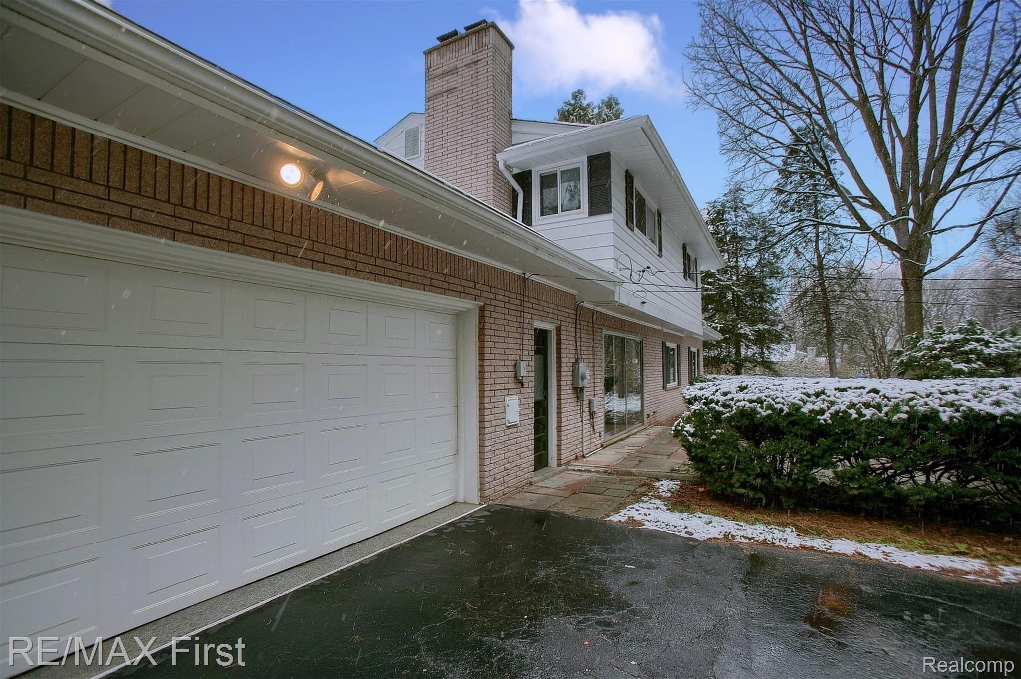 6840 Dublin Fair Road Troy, MI 48098 - Photo 26 of 29 27-Rear 2nd View.jpg
