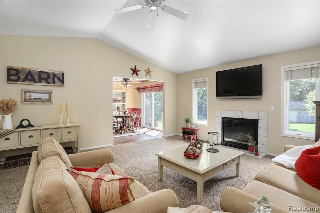 2926 Dearborn Avenue Rochester Hills, MI 48309 - Photo 3 of 29