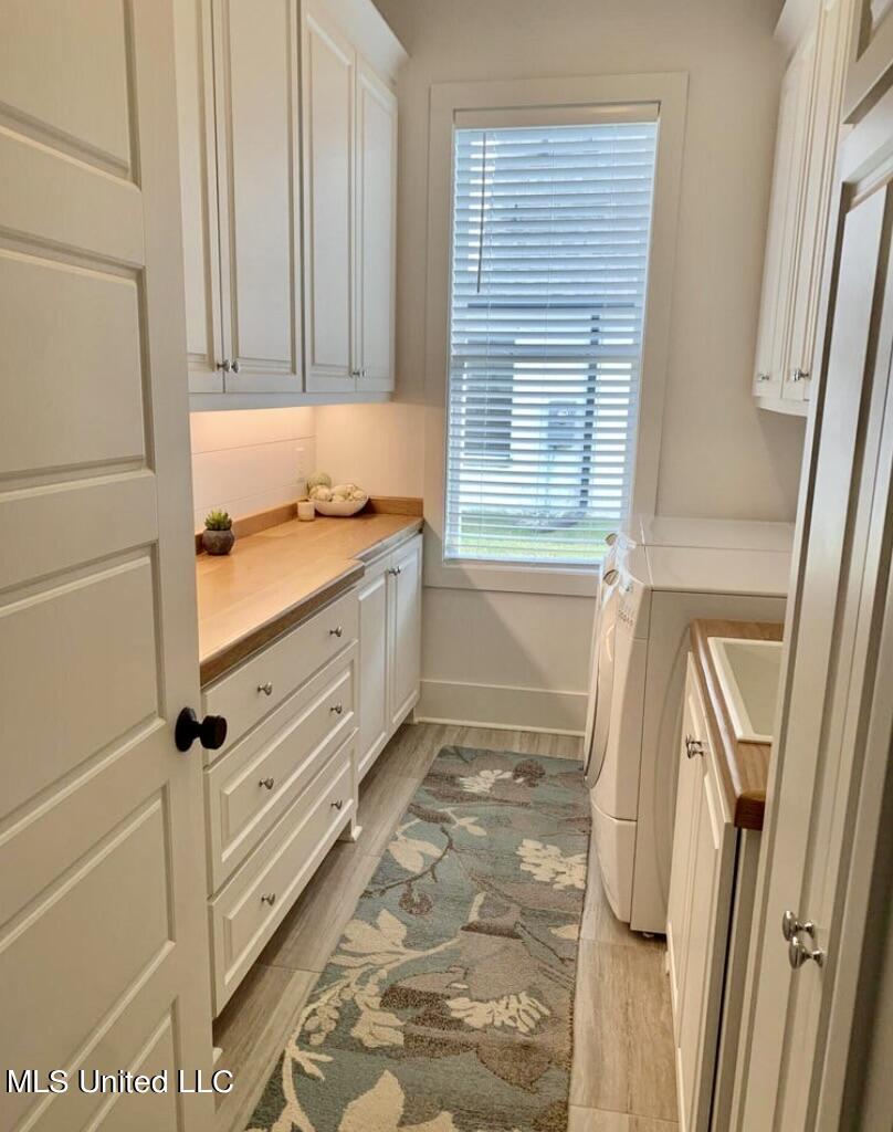 102 First Colony Boulevard Madison, MS 39110 - Photo 32 of 68 Laundry Room