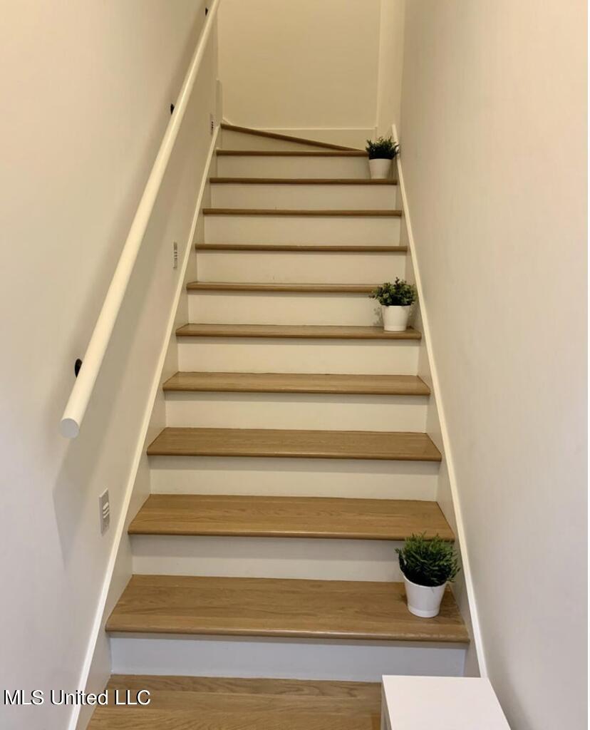 102 First Colony Boulevard Madison, MS 39110 - Photo 43 of 68 Staircase