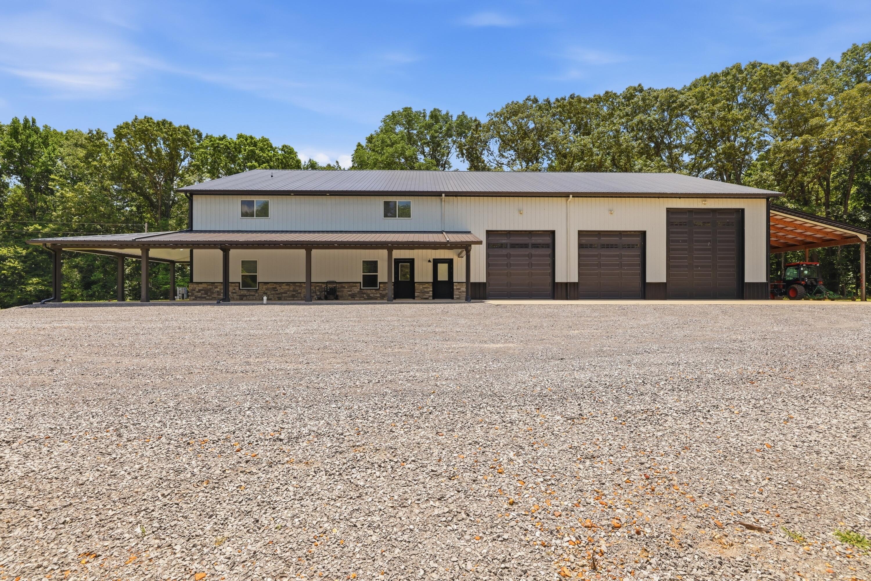 5279 State Line Road East Hazel, KY 42049 - Photo 44 of 93 Side View of Home/Front Entry to Shop/Garage