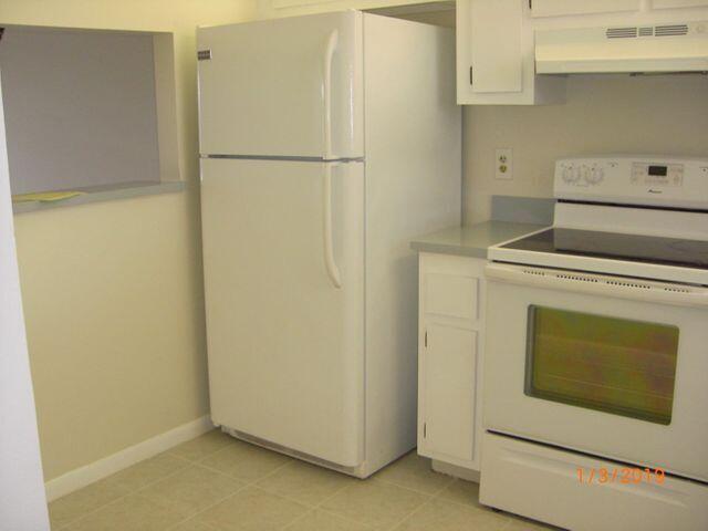 21905 Lake Forest Circle, Unit 203 Boca Raton, FL 33433 - Photo 3 of 6 Woods kitchen 2