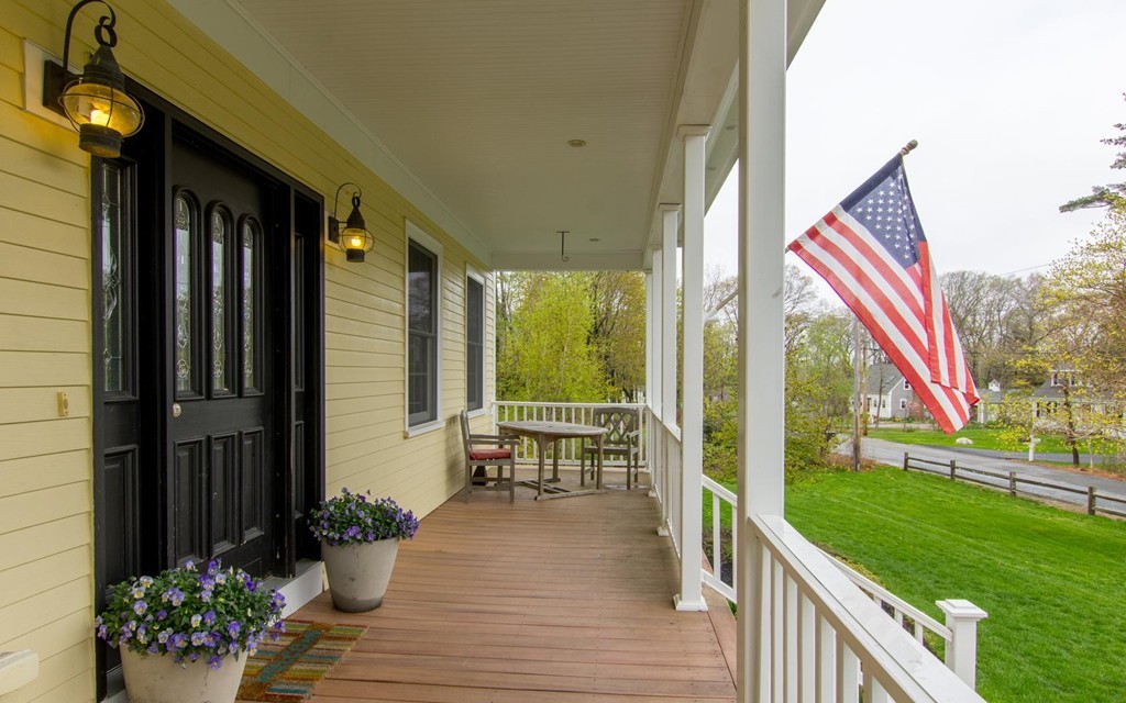 27 Lawson Road Scituate, MA 02066 - Photo 3 of 28 Gallery Image 3