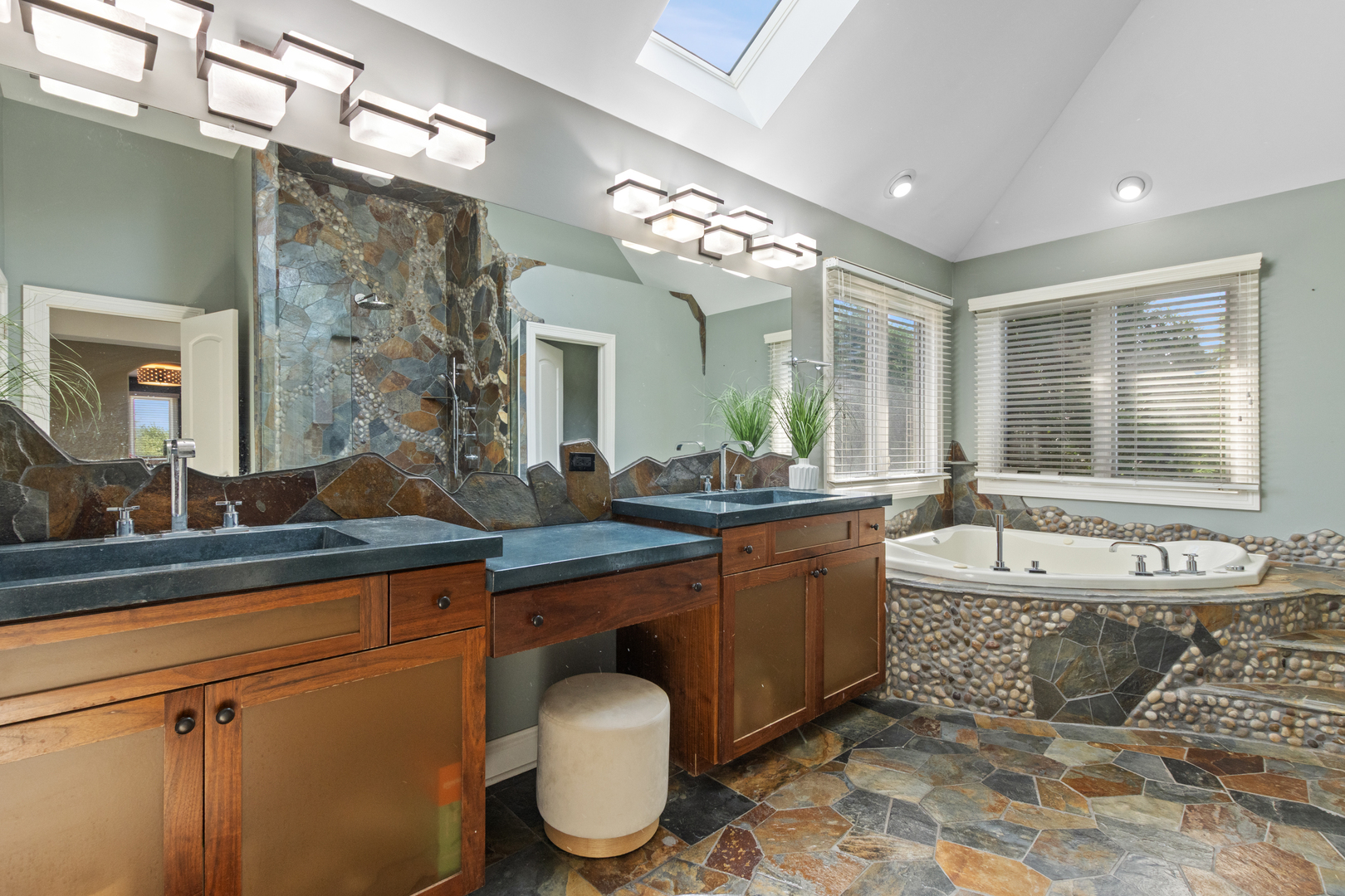 2104 Westover Road North Aurora, IL 60542 - Photo 31 of 54 Gallery Image 31