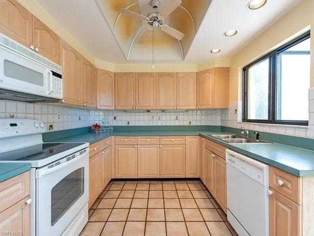 $625,000 | 6760 Pelican Bay Boulevard, Unit 332, Naples, FL 34108