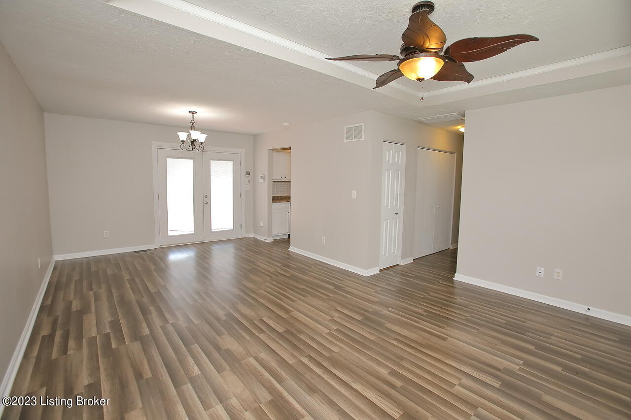 159 Howlett Drive Shepherdsville, KY 40165 - Photo 6 of 35 Living Room