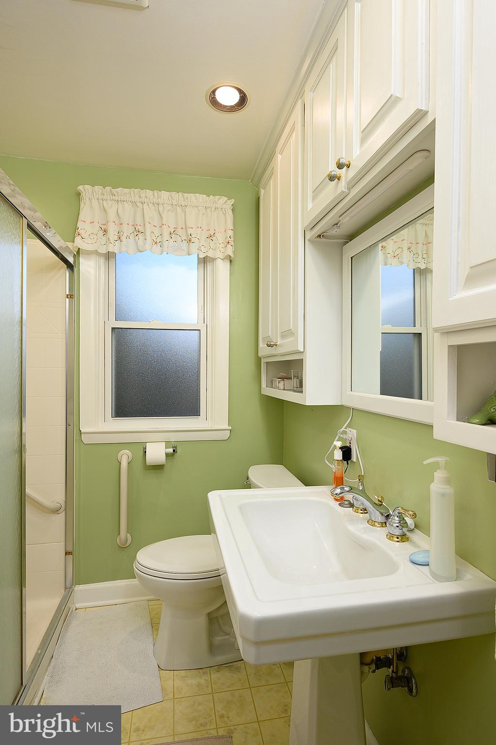 6905 Highbridge Road Bowie, MD 20720 - Photo 13 of 37 Bathroom