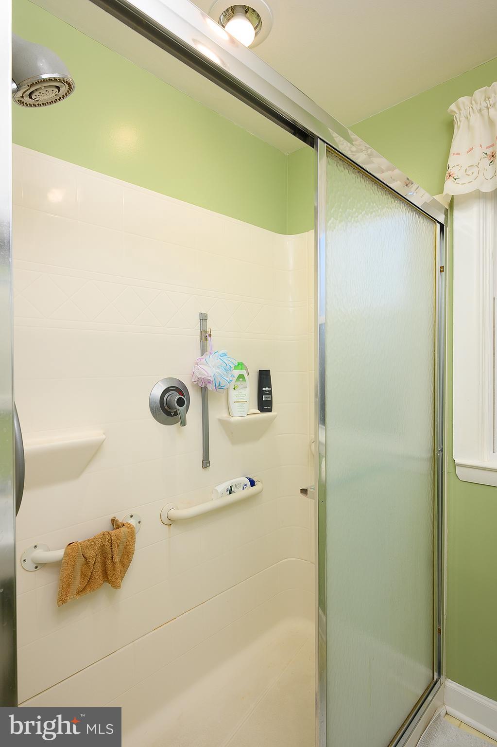 6905 Highbridge Road Bowie, MD 20720 - Photo 14 of 37 Bathroom Shower