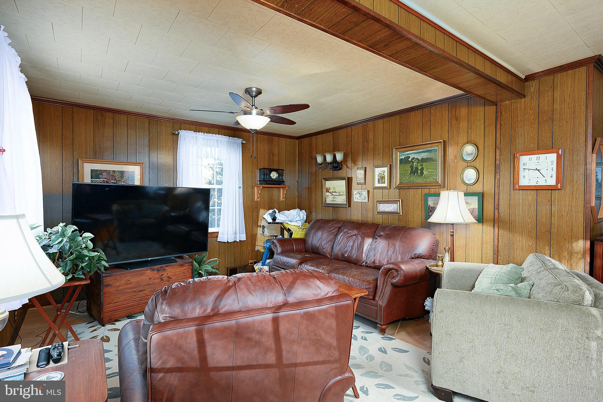 6905 Highbridge Road Bowie, MD 20720 - Photo 7 of 37 Living Room