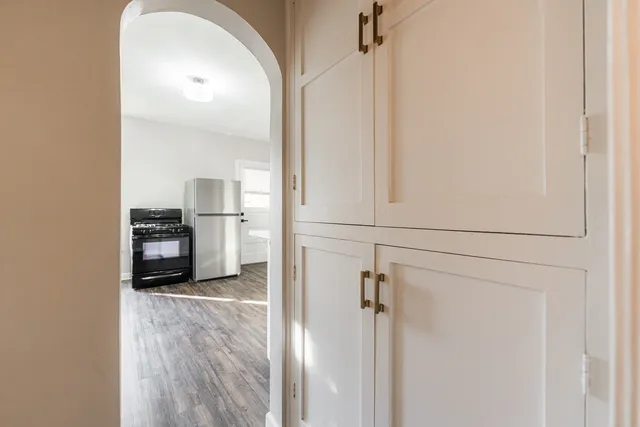 $1,950 | 113 Elm Street, Unit B, Elgin, IL 60123