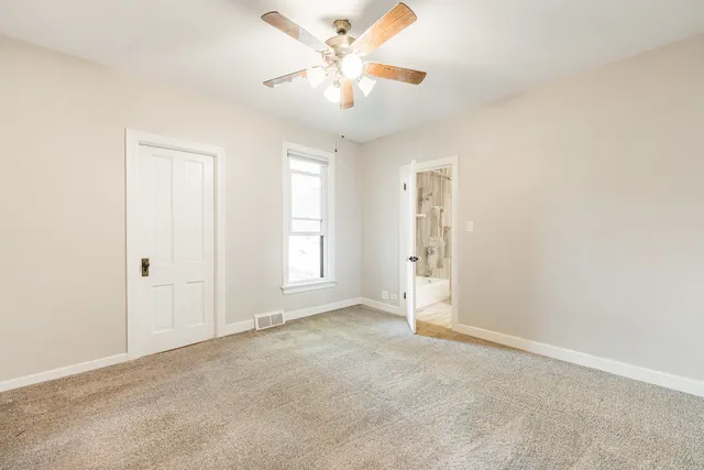 $1,950 | 113 Elm Street, Unit B, Elgin, IL 60123