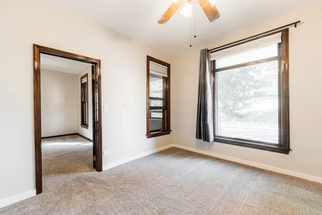 $1,950 | 113 Elm Street, Unit B, Elgin, IL 60123