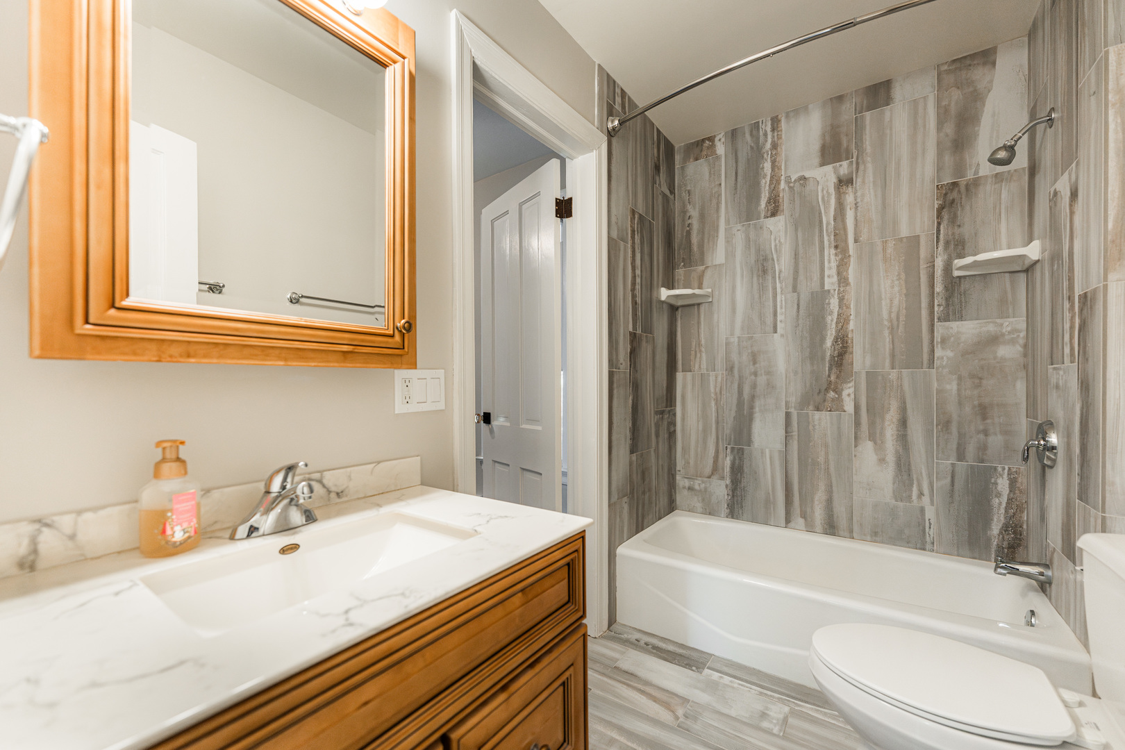 113 Elm Street, Unit B Elgin, IL 60123 - Photo 18 of 22