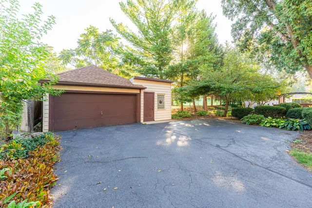 $1,950 | 113 Elm Street, Unit B, Elgin, IL 60123