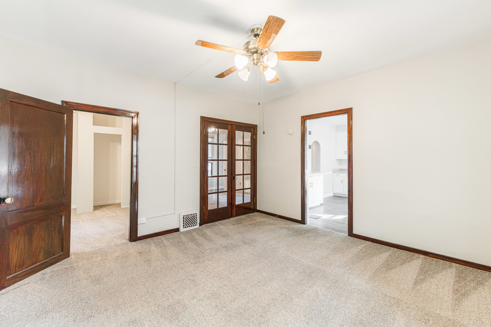 113 Elm Street, Unit B Elgin, IL 60123 - Photo 7 of 22