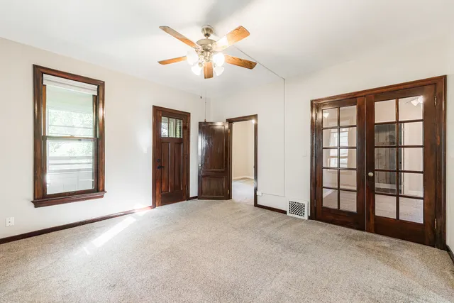 $1,950 | 113 Elm Street, Unit B, Elgin, IL 60123