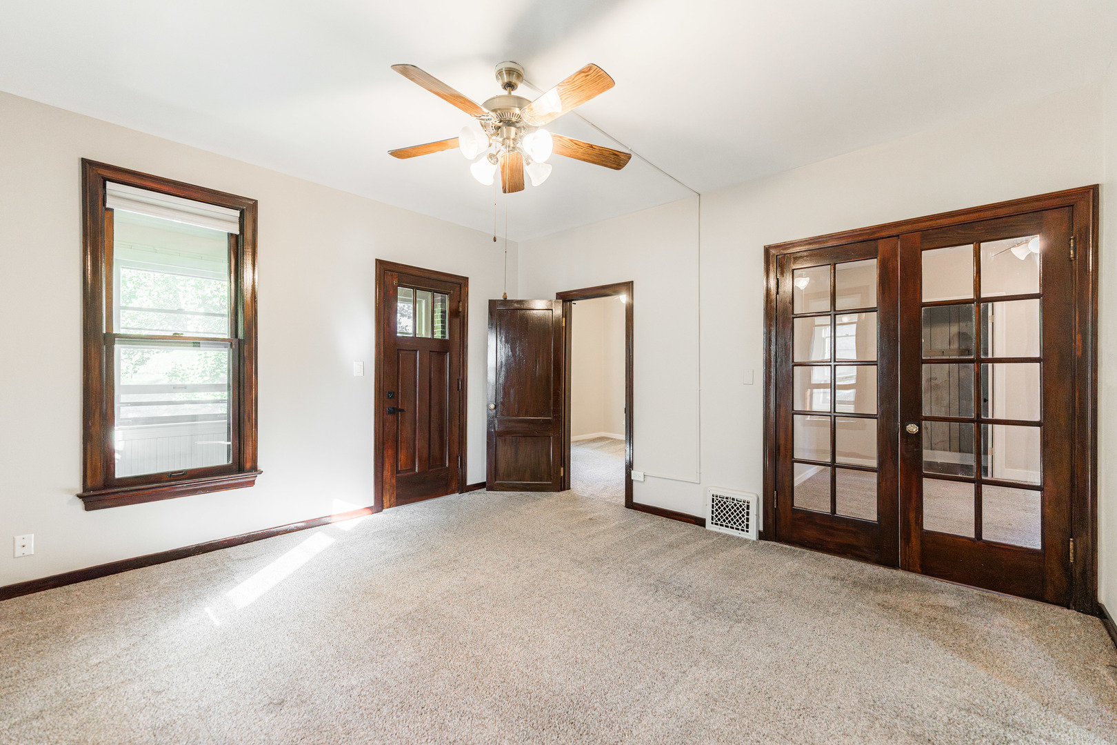 113 Elm Street, Unit B Elgin, IL 60123 - Photo 8 of 22